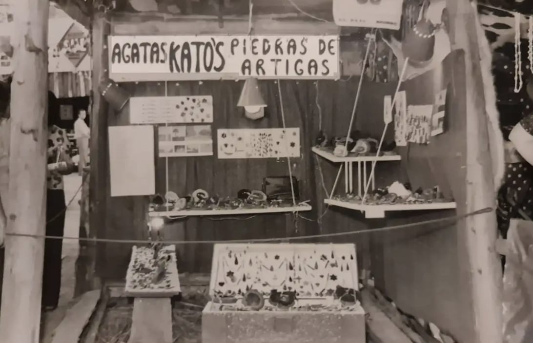 Puesto de Ágatas Kato's, Piedras de Artigas, en la Expo feria de Artigas de 1977.
